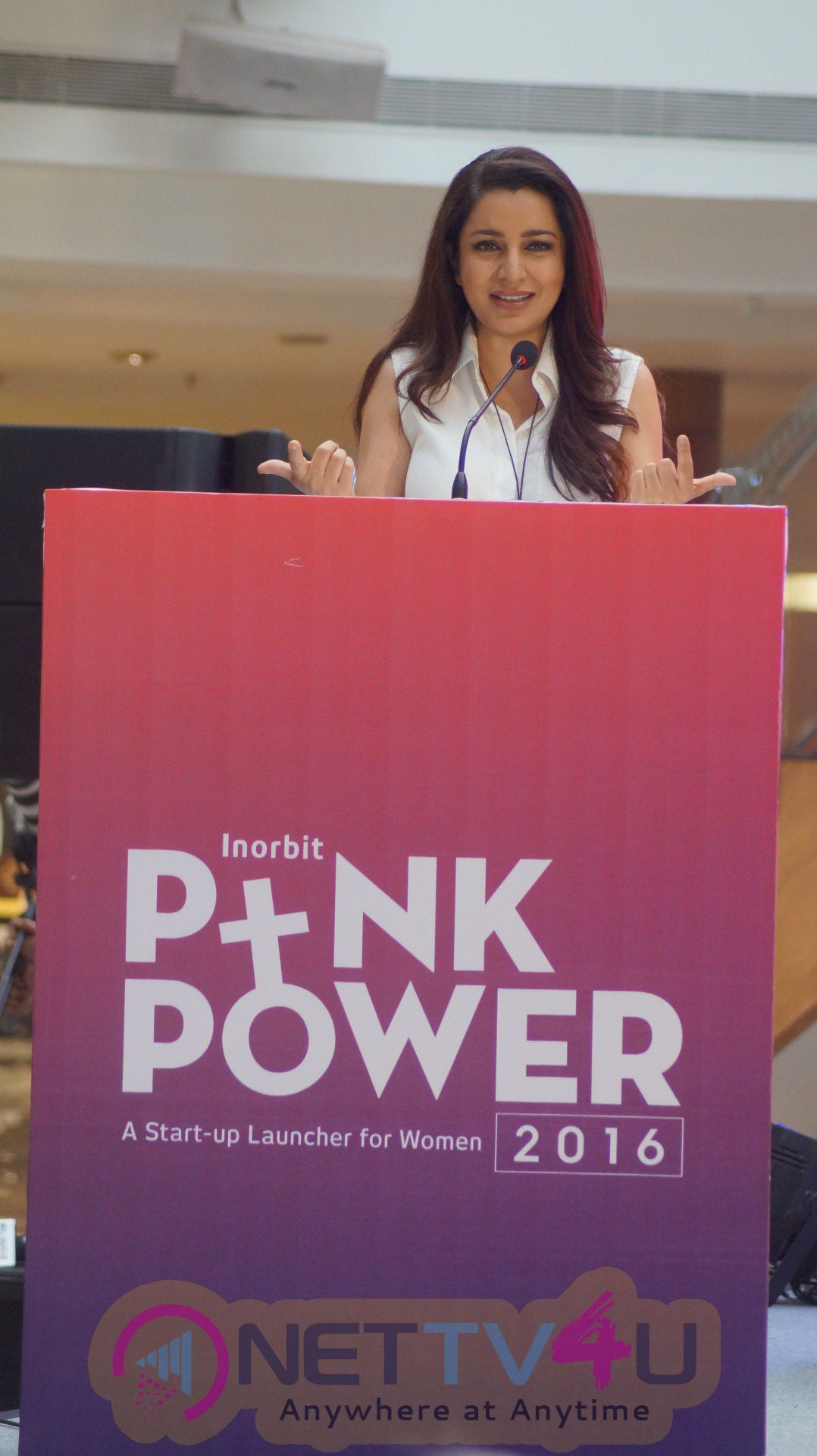 Bollywood Actress Tisca Chopra Spotted At The Felicitation Ceremony Of Pink Power 2016 Winners Photos Hindi Gallery