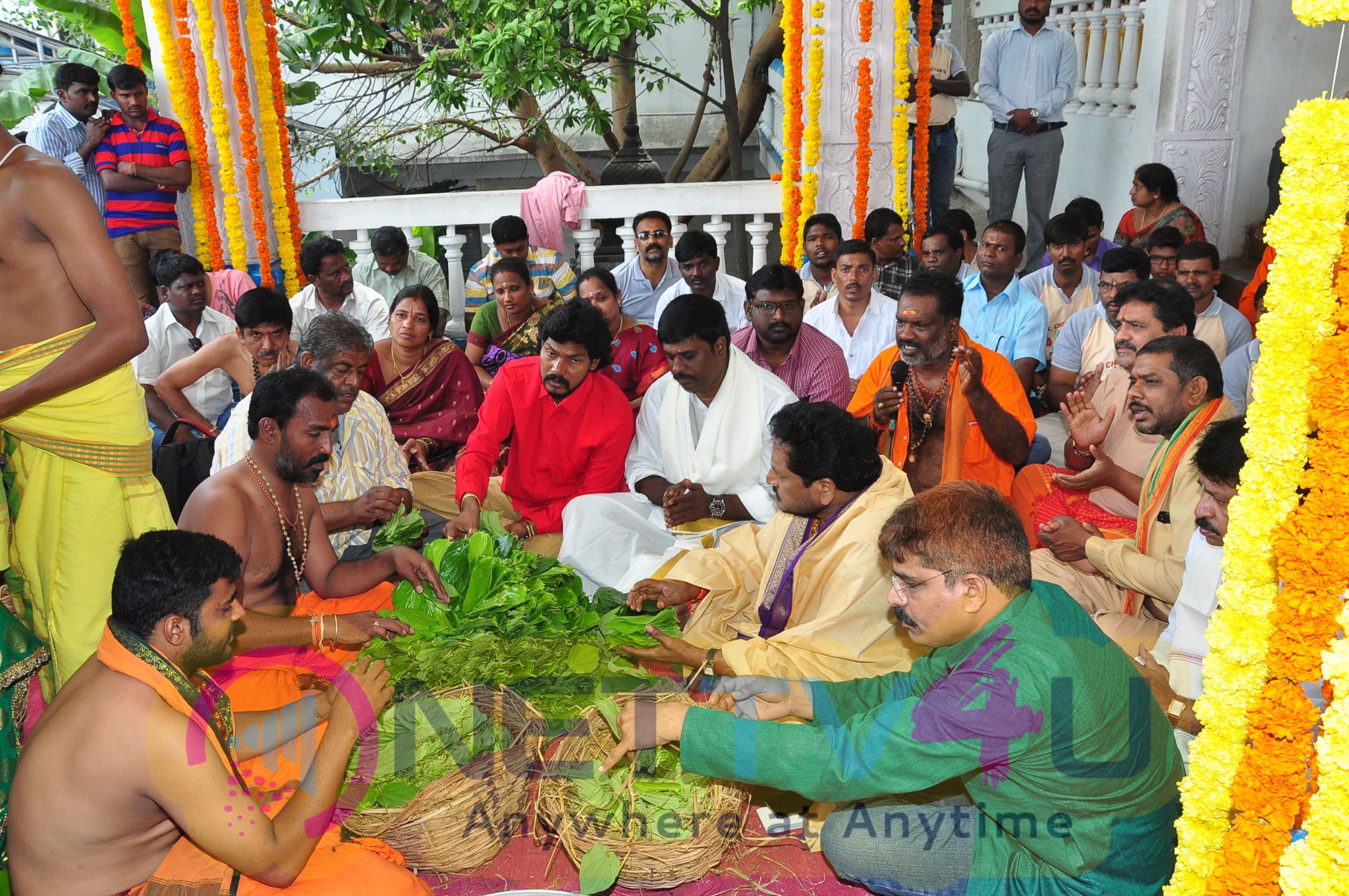 Chiranjeevi Birthday Celebrations At Film Nagar Temple Stills Telugu Gallery