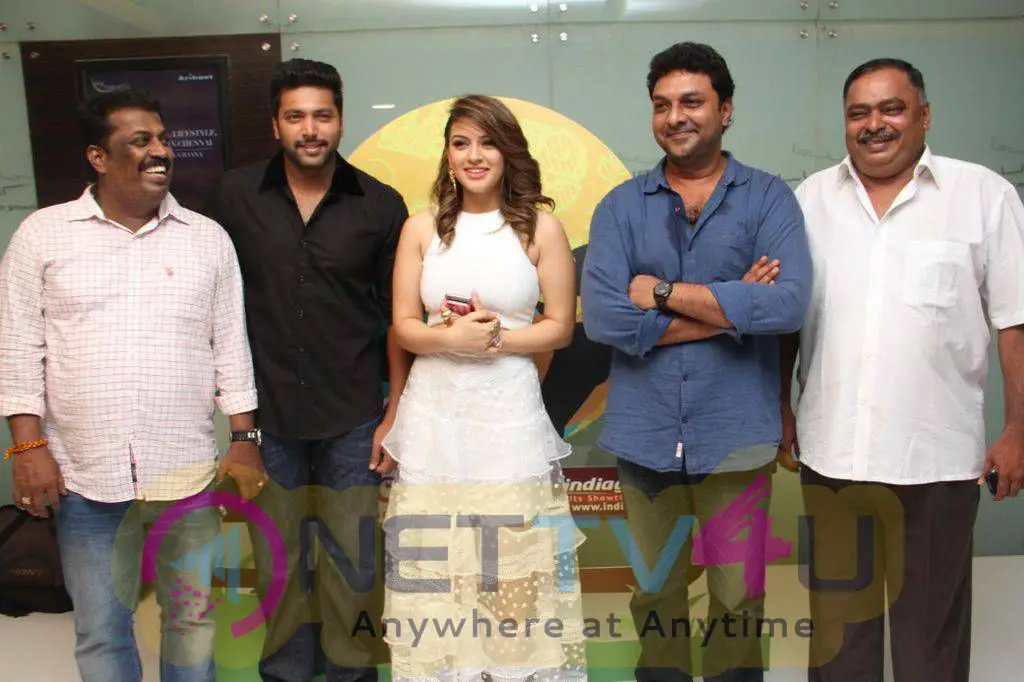 celebrities at romeo juliet tamil movie premiere show photos 20