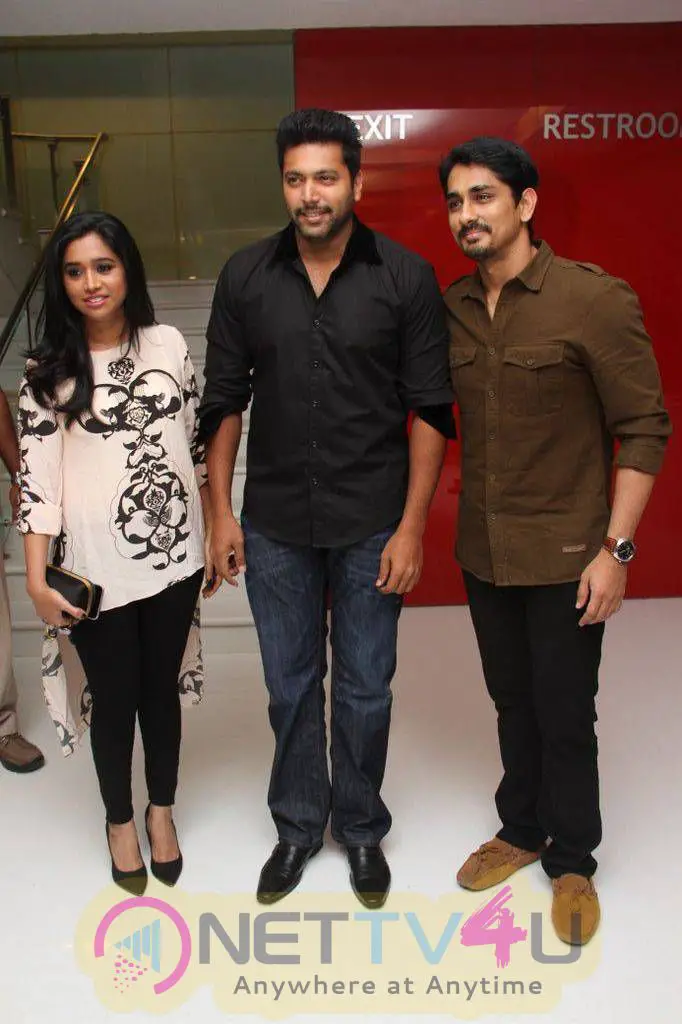 celebrities at romeo juliet tamil movie premiere show photos 4