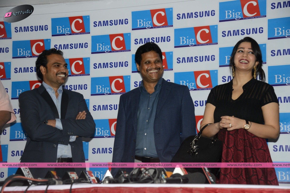 charmikaur attends bigc and samsungs scratch and win contest photos 33