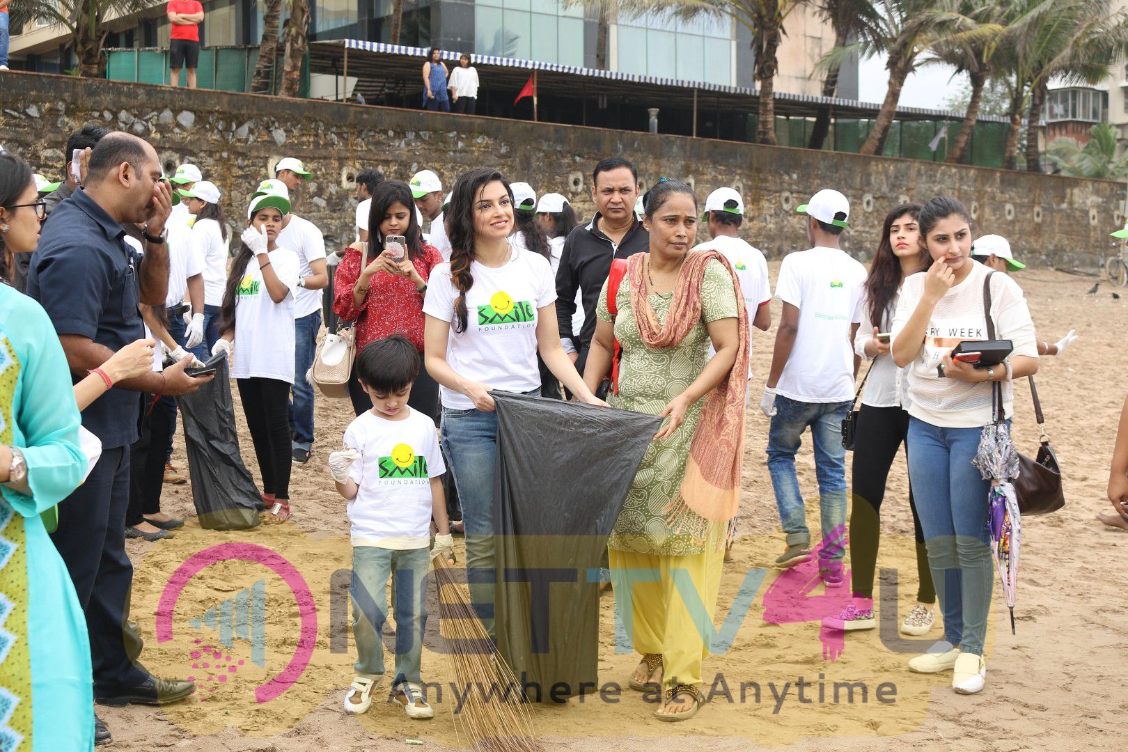 Divya Khosla Kumar & Smile Foundation Join Swachh Bharat Campaign Photos Hindi Gallery