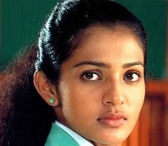 Don’t Peep Into My Privacy, Says Parvathi Menon!
