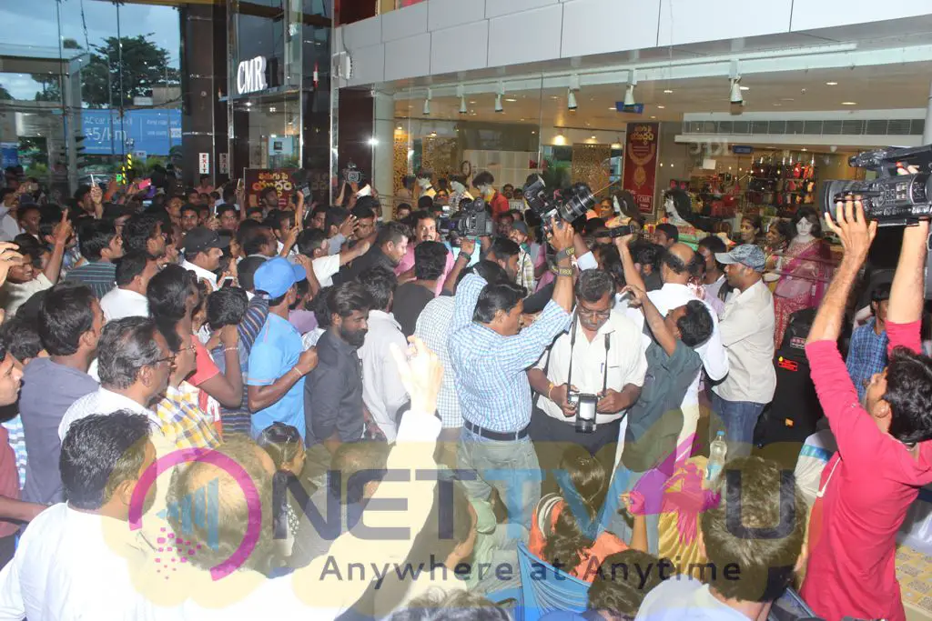 Eedu Gold Ehe Team At Vizag Cmr Mall Stills Telugu Gallery