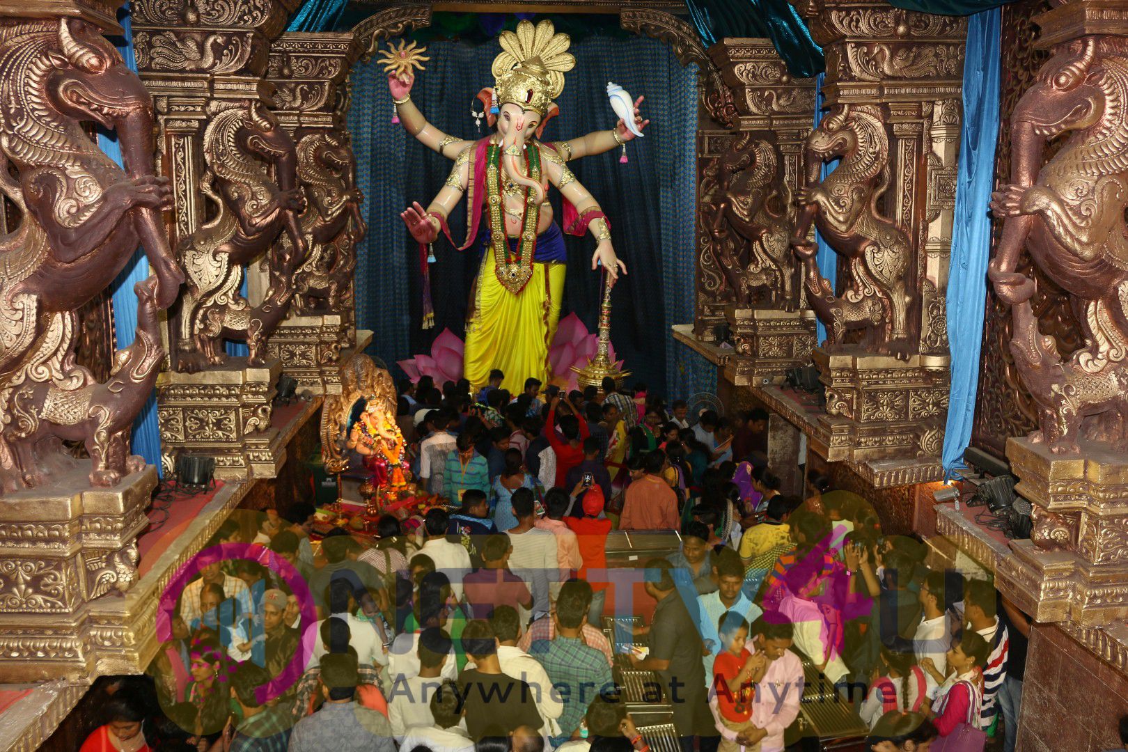 Emraan Hashmi Visited Mumbai Cha Raja Ganesh Galli Stills Hindi Gallery