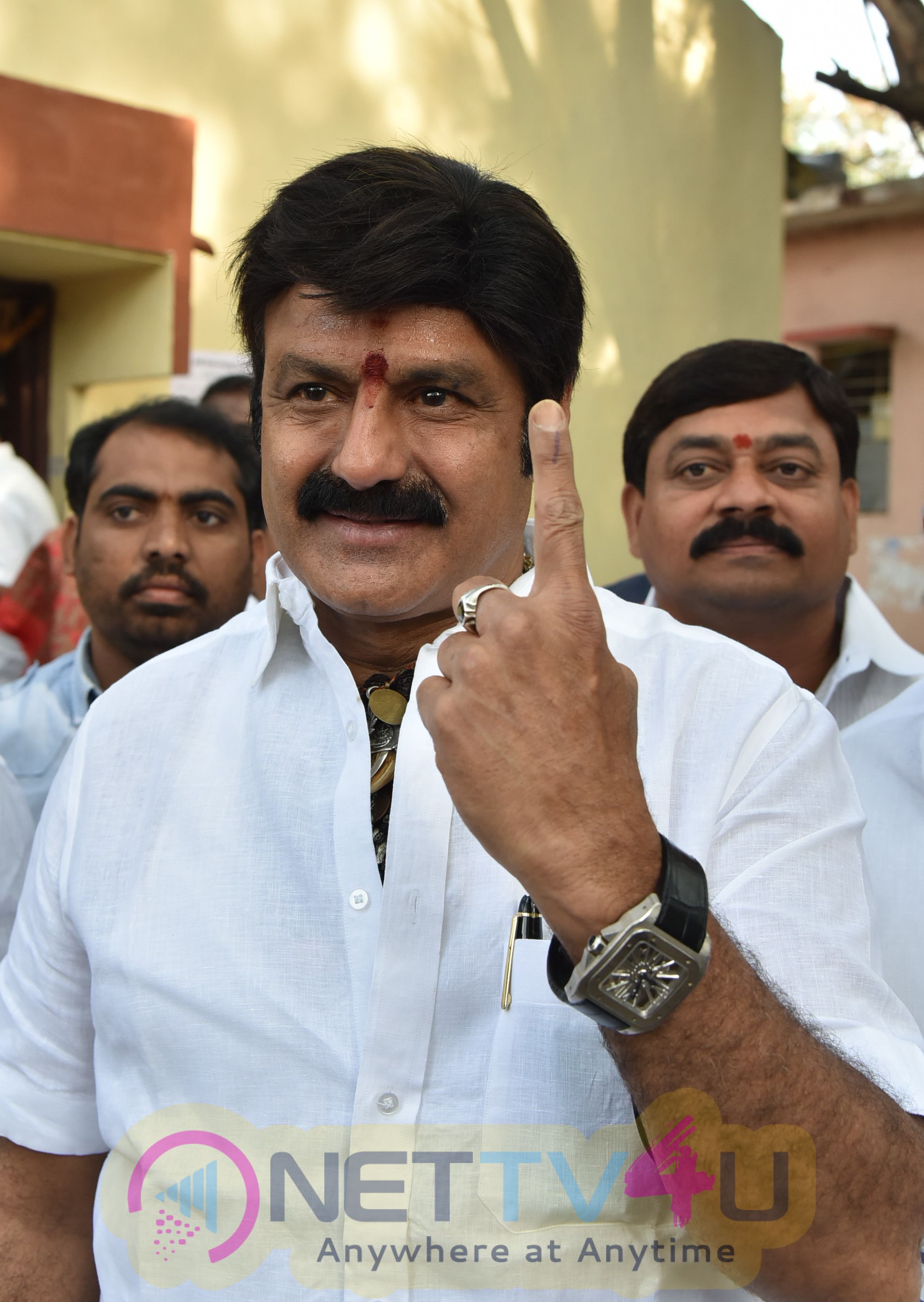 exclusive images of celebrities voting  40ghmc elections 1