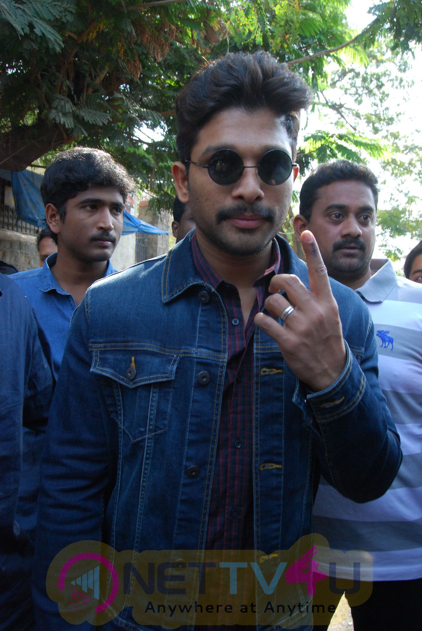 exclusive images of celebrities voting  40ghmc elections 46