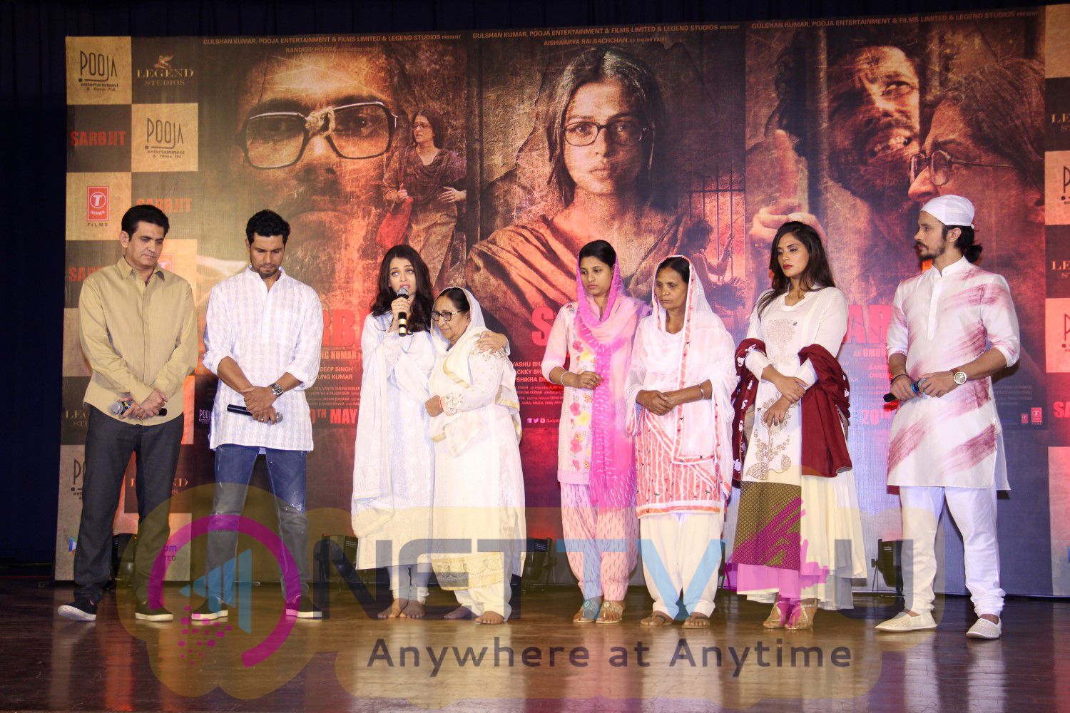 Film Sarbjit Team Pay Homage To Sarbjit Singh On His 3rd Death Anniversary Attractive Stills Hindi Gallery