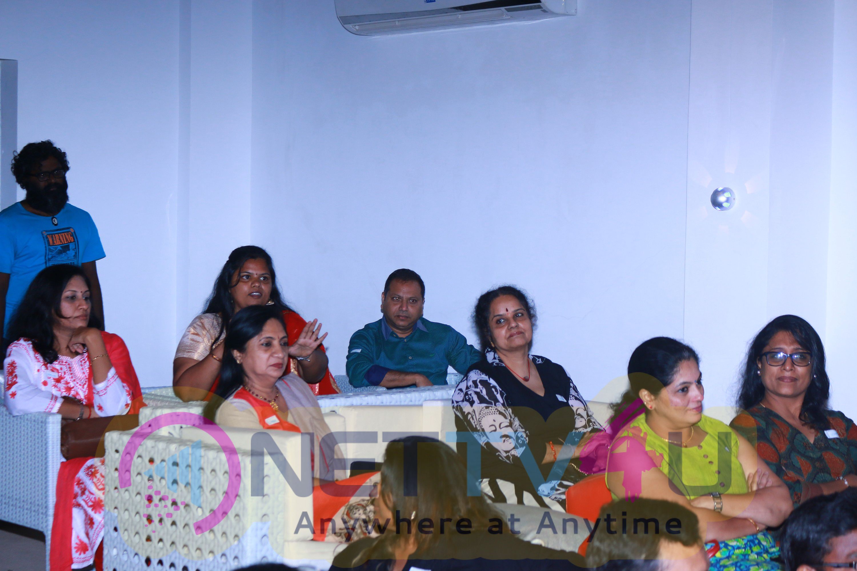 Ganesh And Nisha Celebrate Valentine Day With Cinema Rendezvous Photos Tamil Gallery
