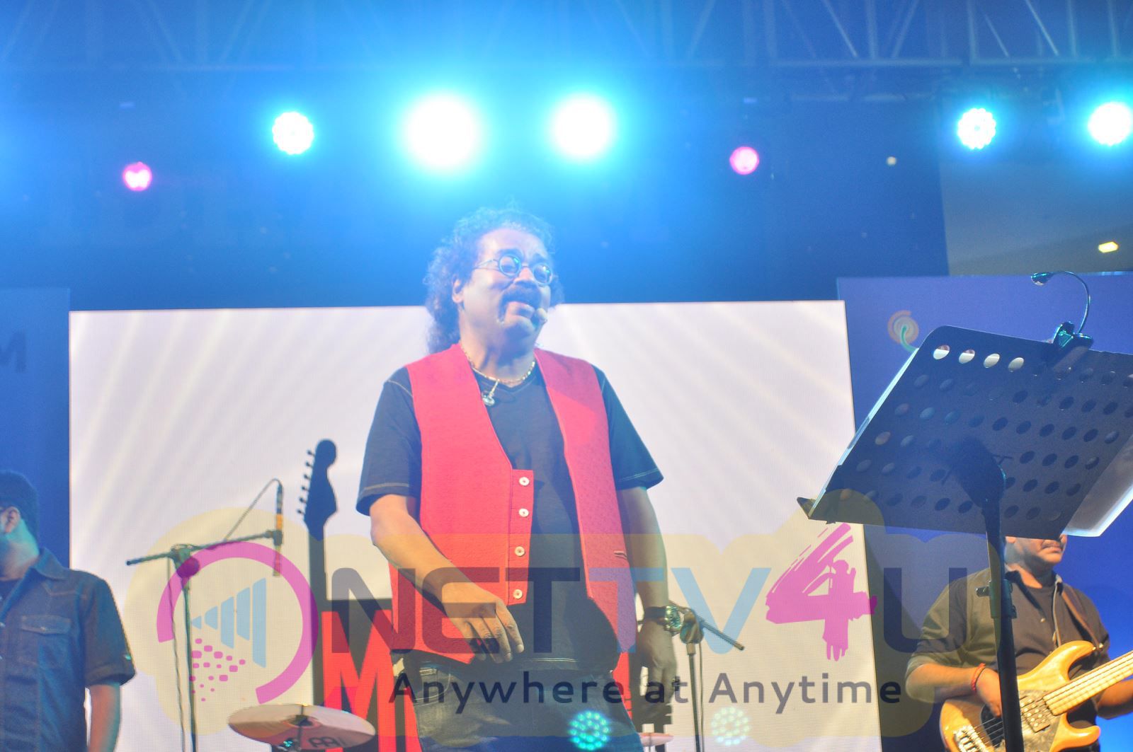Hariharan's Live In Concert At The Forum Vijaya Mall Excellent Photos Tamil Gallery