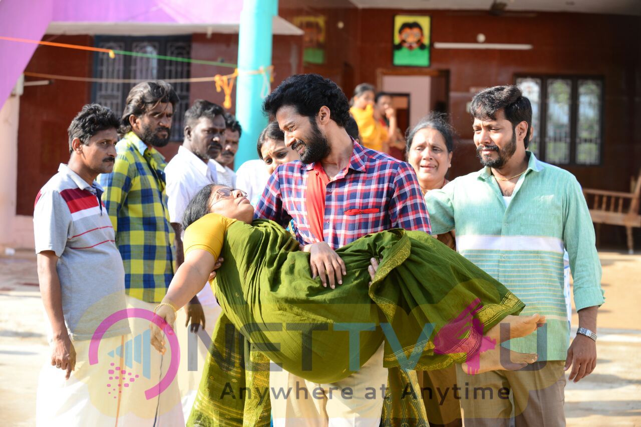 Heart Melting Scenes During The Shoot Of Naan Avalai Santhitha Pothu Tamil Gallery
