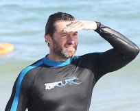 Hugh Jackman Saves People From Huge Tide And Be..