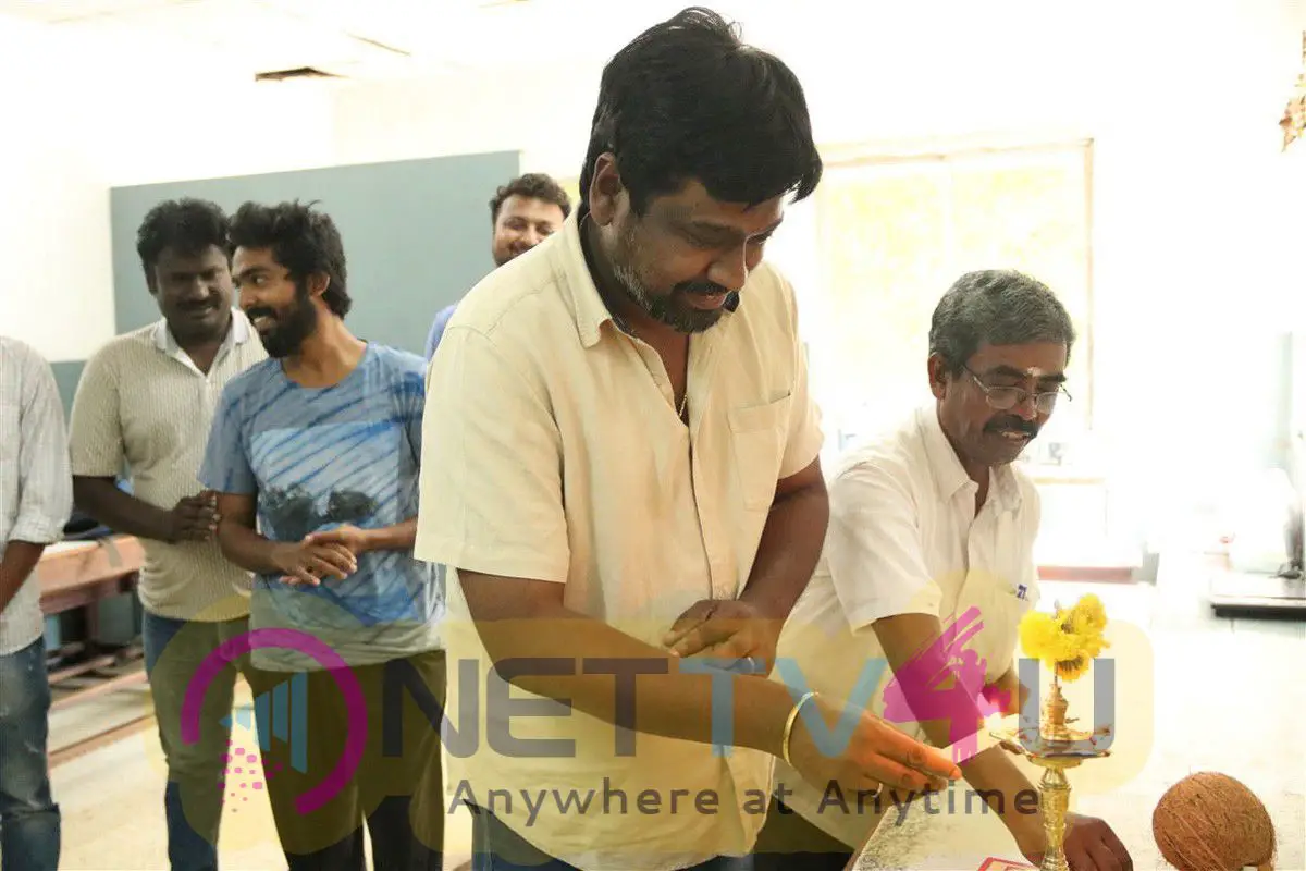 Kadavul Irukan Kumaru Movie Dubbing Pooja Stills Tamil Gallery
