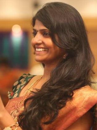 Tamil Host Karthika Agathiyan