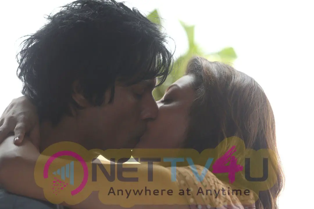 Kajal Aggarwal First On Screen Kiss With Randeep Hooda Hot Sexy Stills Hindi Gallery