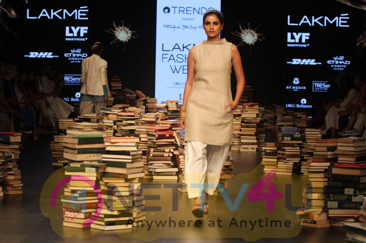 Lakme Fashion Week Winter Festive 2016 Exclusive Photo With Rajesh Pratap Singh Hindi Gallery