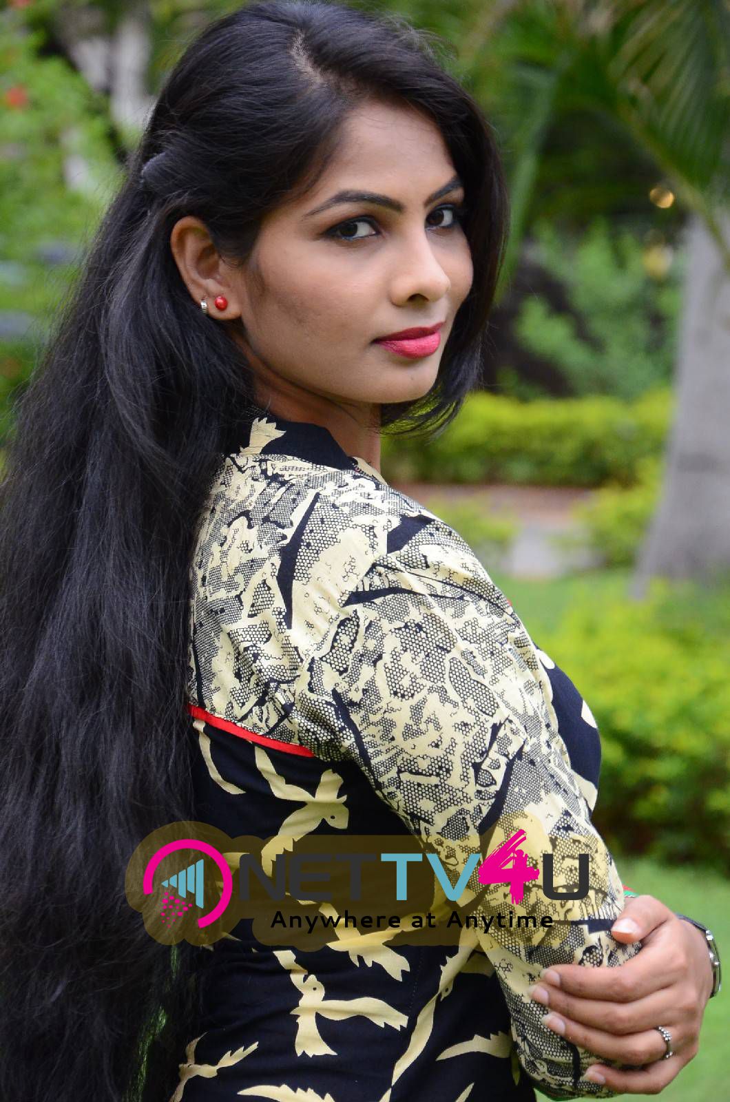 latest images of actress bhanu at bandook platinum disc function 1