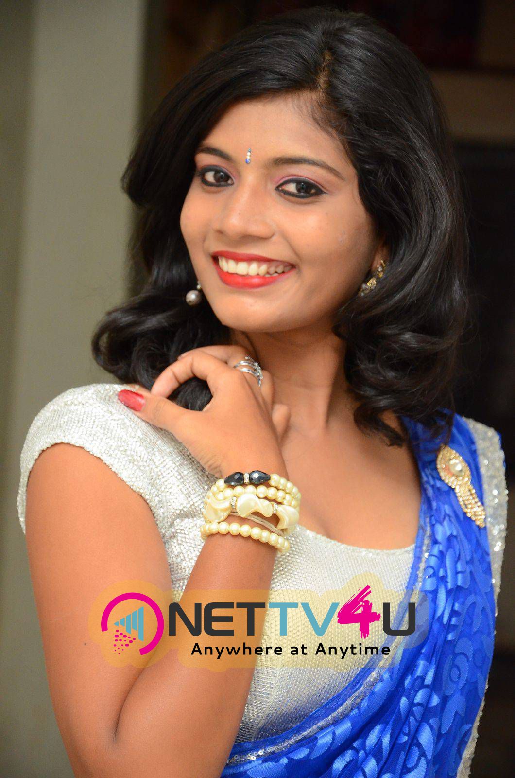 latest photos of actress bindu at manasantha nuvve audio launch 46