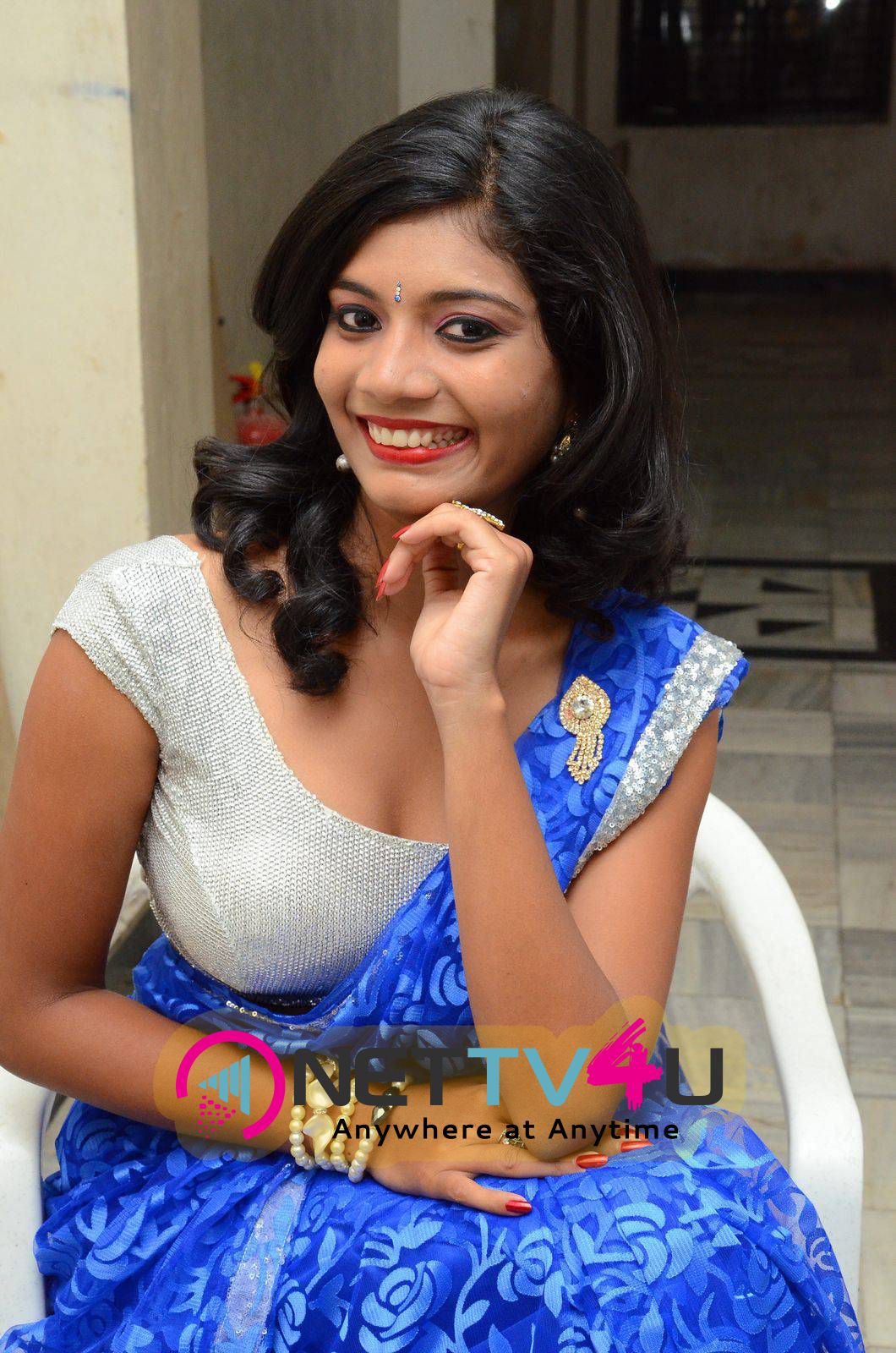 latest photos of actress bindu at manasantha nuvve audio launch 56