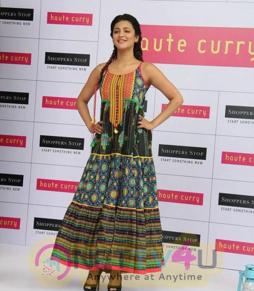 latest photos of actress shruti hassan at haute curry fashion show 11