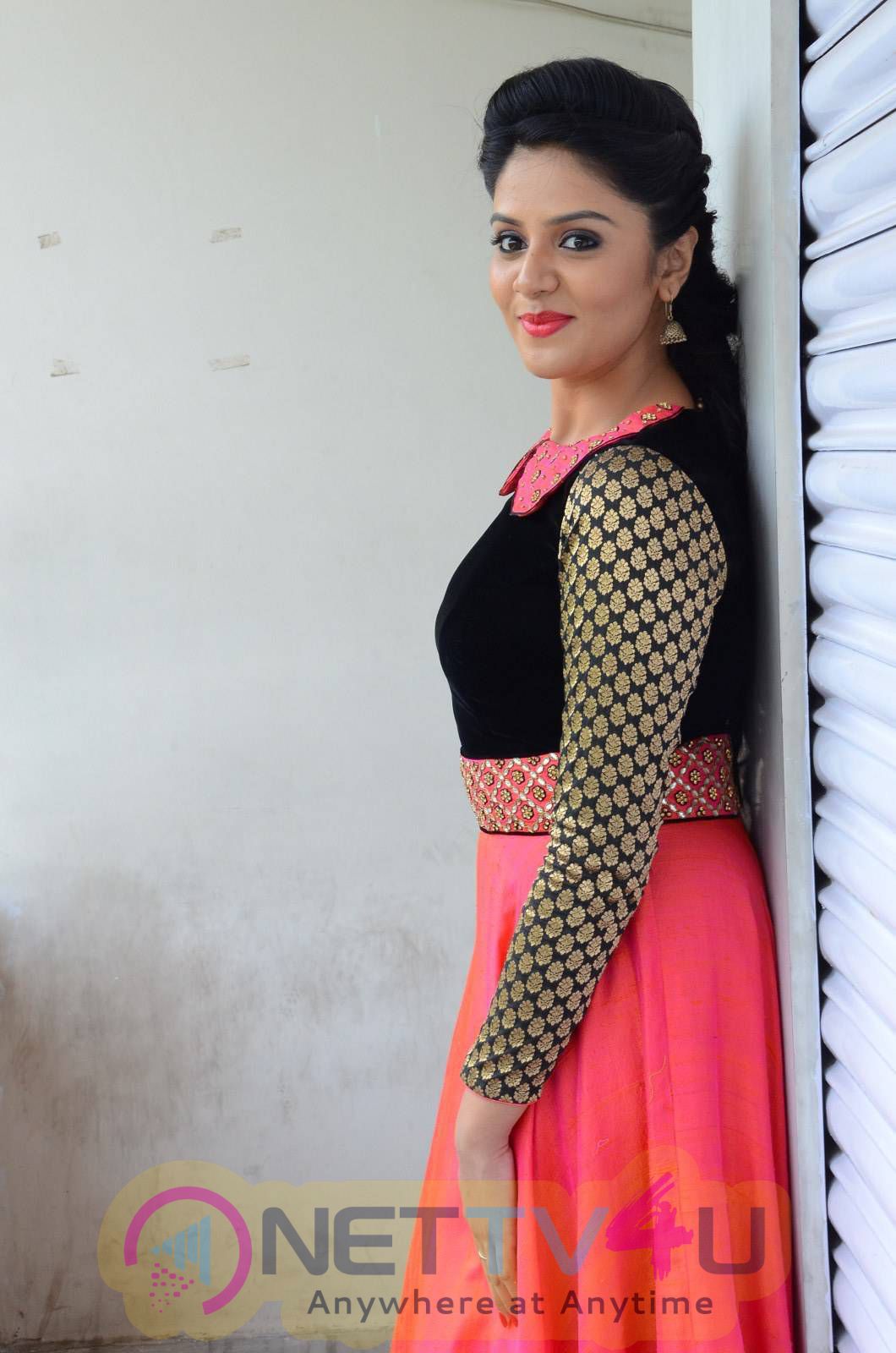 latest photos of actress srimukhi at dhanalakshmi talupu tadithey press meet 9