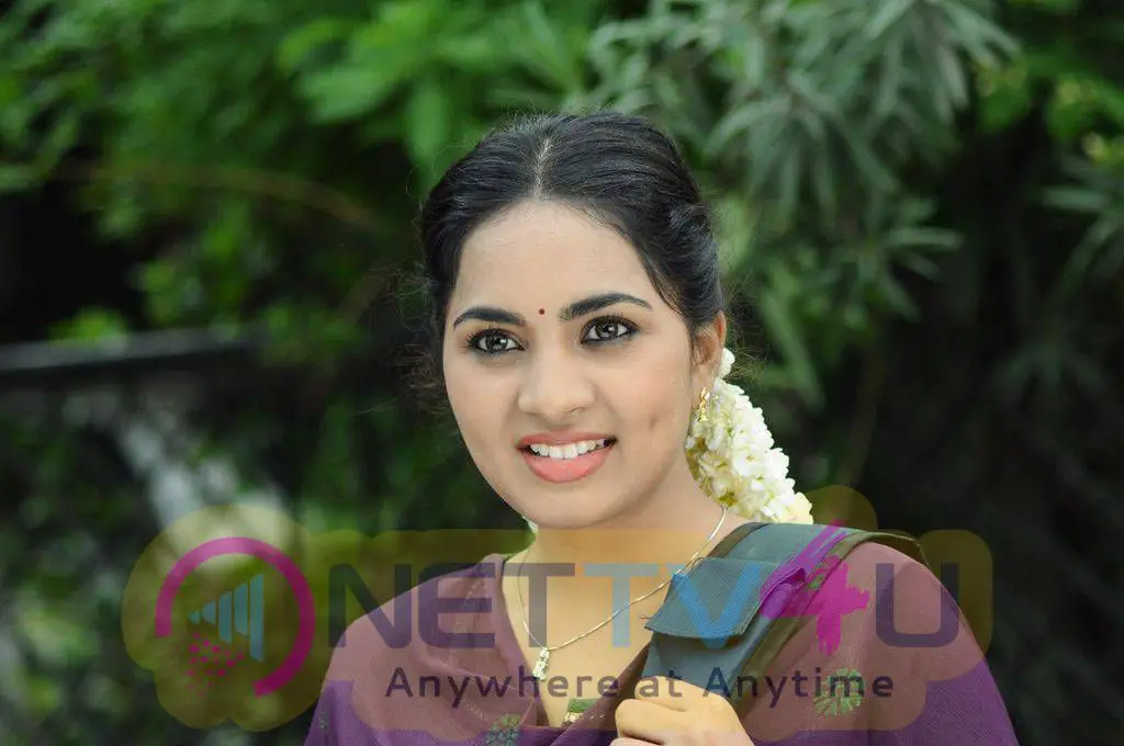 latest photos of actress srushti dange from puriyatha anantham puthithaga aarambam movie 23