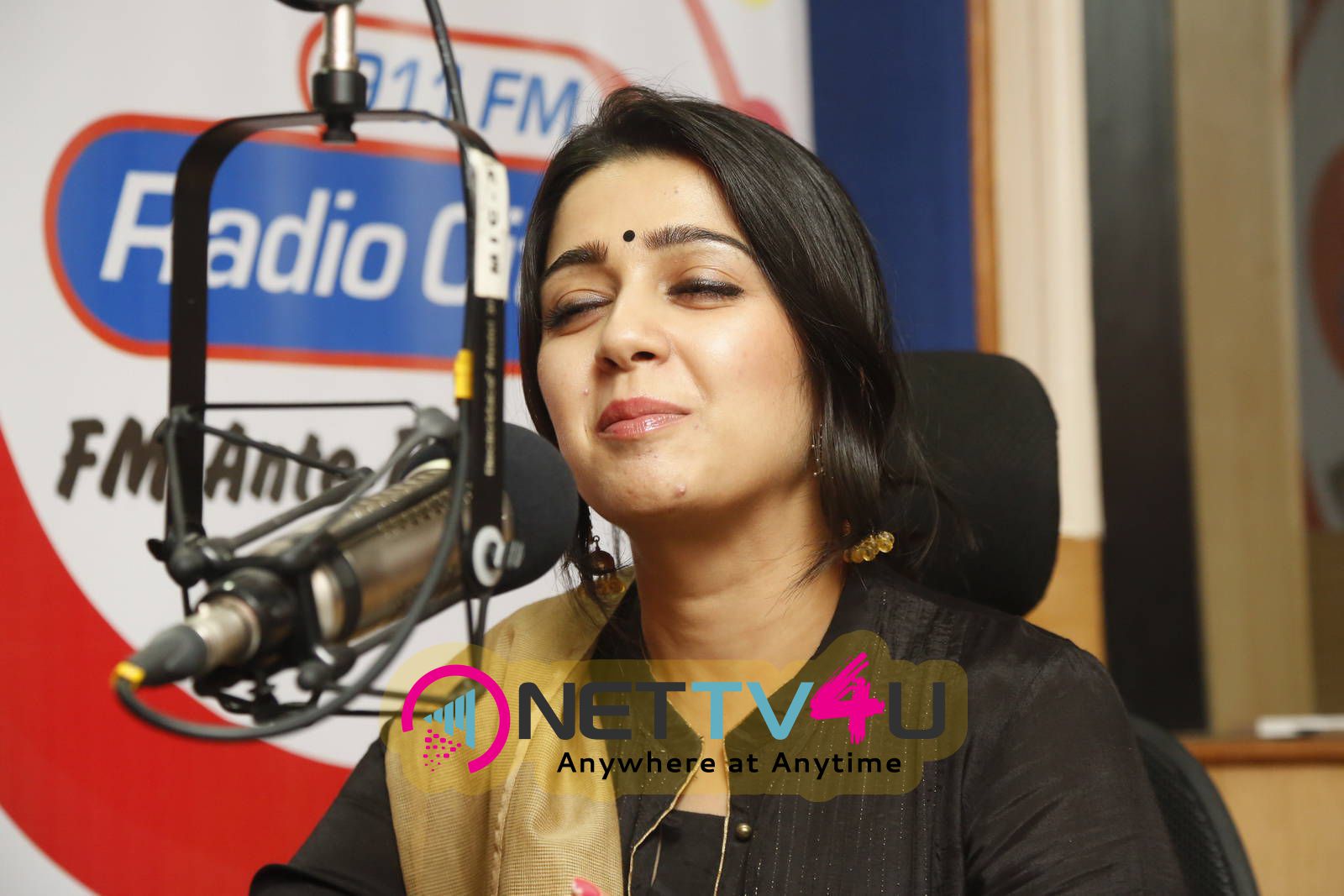 latest photos of charmi kaur at radio city 46