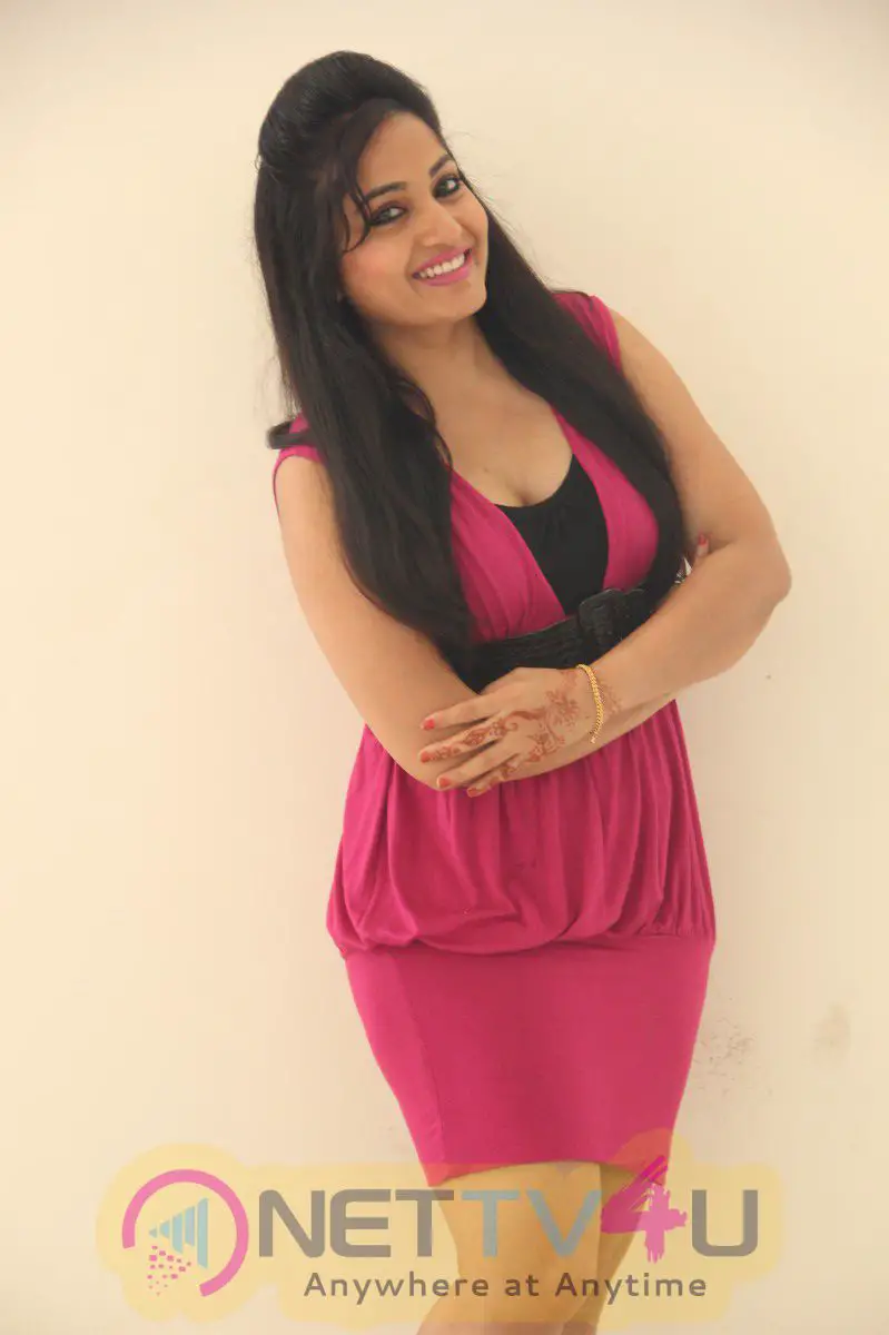 latest photos of madhavi latha in pink dress 25
