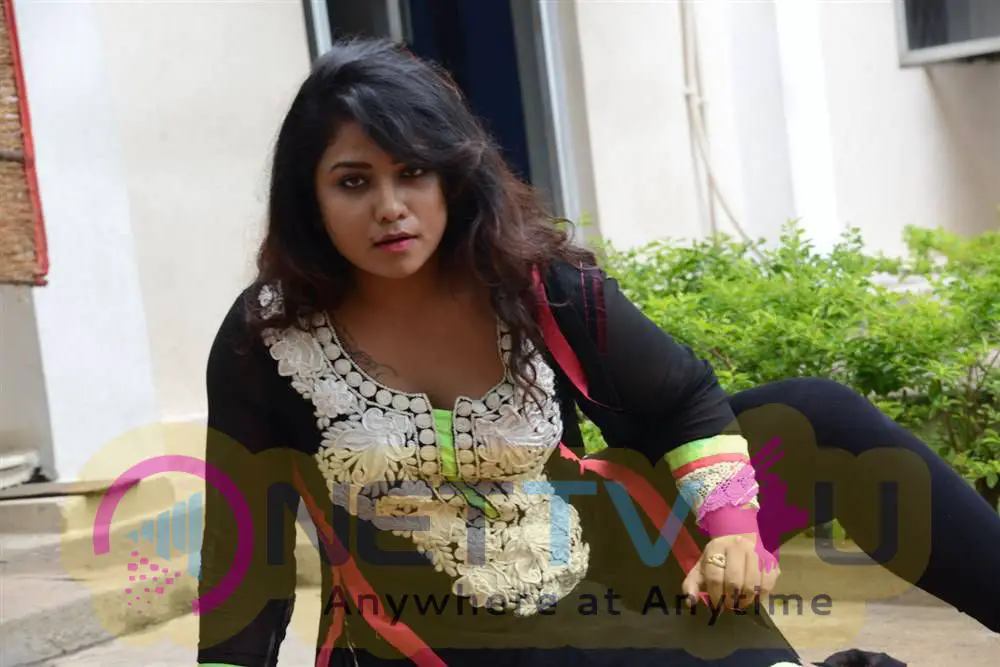 latest stills of actress jyothi at sahasam cheyara dimbaka trailer launch 15