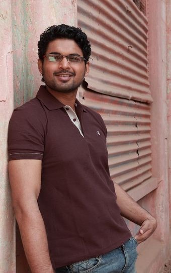 “Mella Thirandhathu Manasu” For Ajmal!