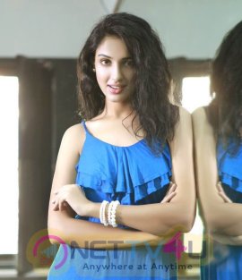 Majnu Actress Priya Shri Hot HD Stills