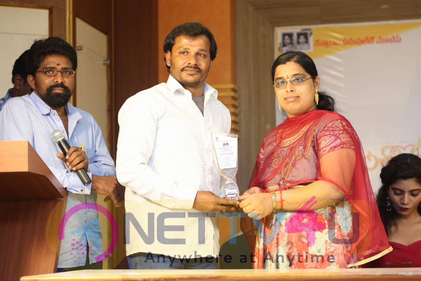 Manasantha Nuvve Platinum Disc Function Stills Telugu Gallery