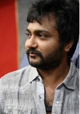 Metro Delayed Due To Metro City!!