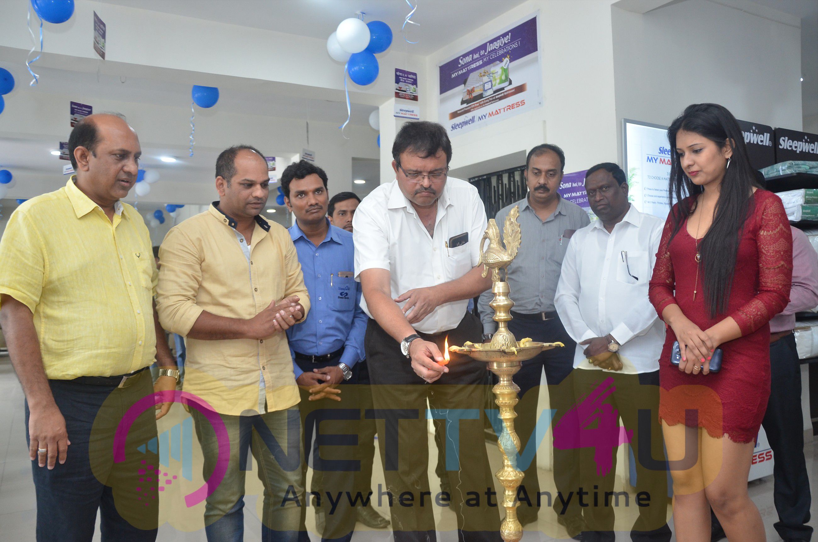 Nikita Launches Sleepwell World Showroom Attractive Photos Telugu Gallery