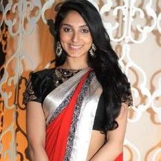 Hindi Fashion Designer Pernia Qureshi