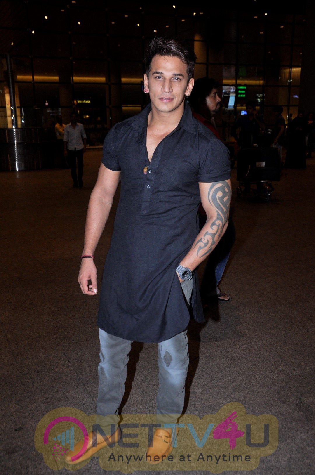 Prince Narula & Kailash Kher Spotted At Airport Exclusive Photos Hindi Gallery