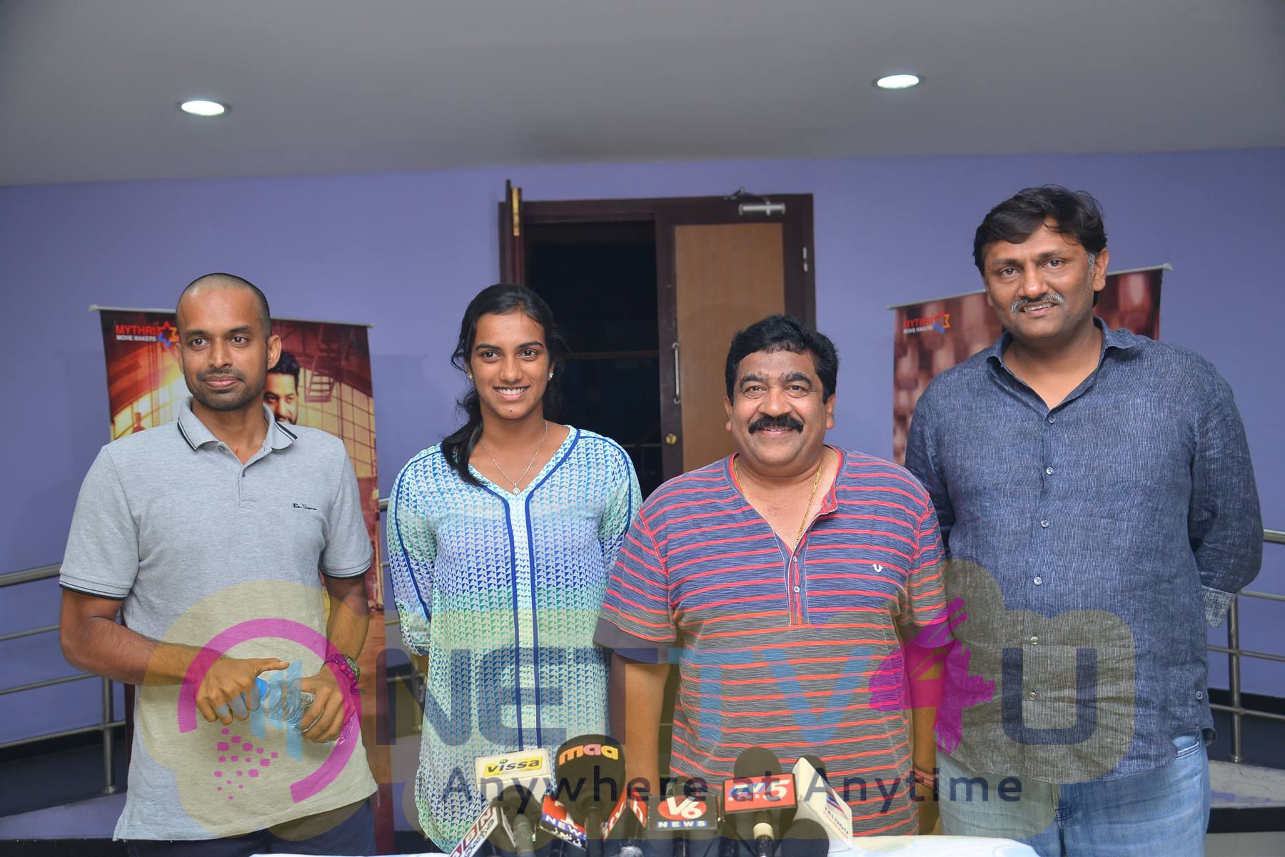 Pullela Gopichand, PV Sindhu & Chamundeswaranath Watch Janatha Garage Movie Show Stills Telugu Gallery