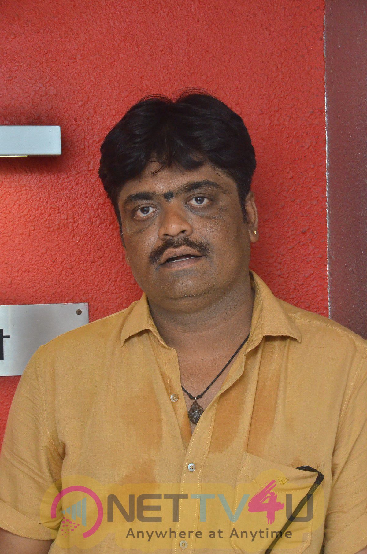 Puthusa Naan Poranthen Movie Team Interview Stills Tamil Gallery
