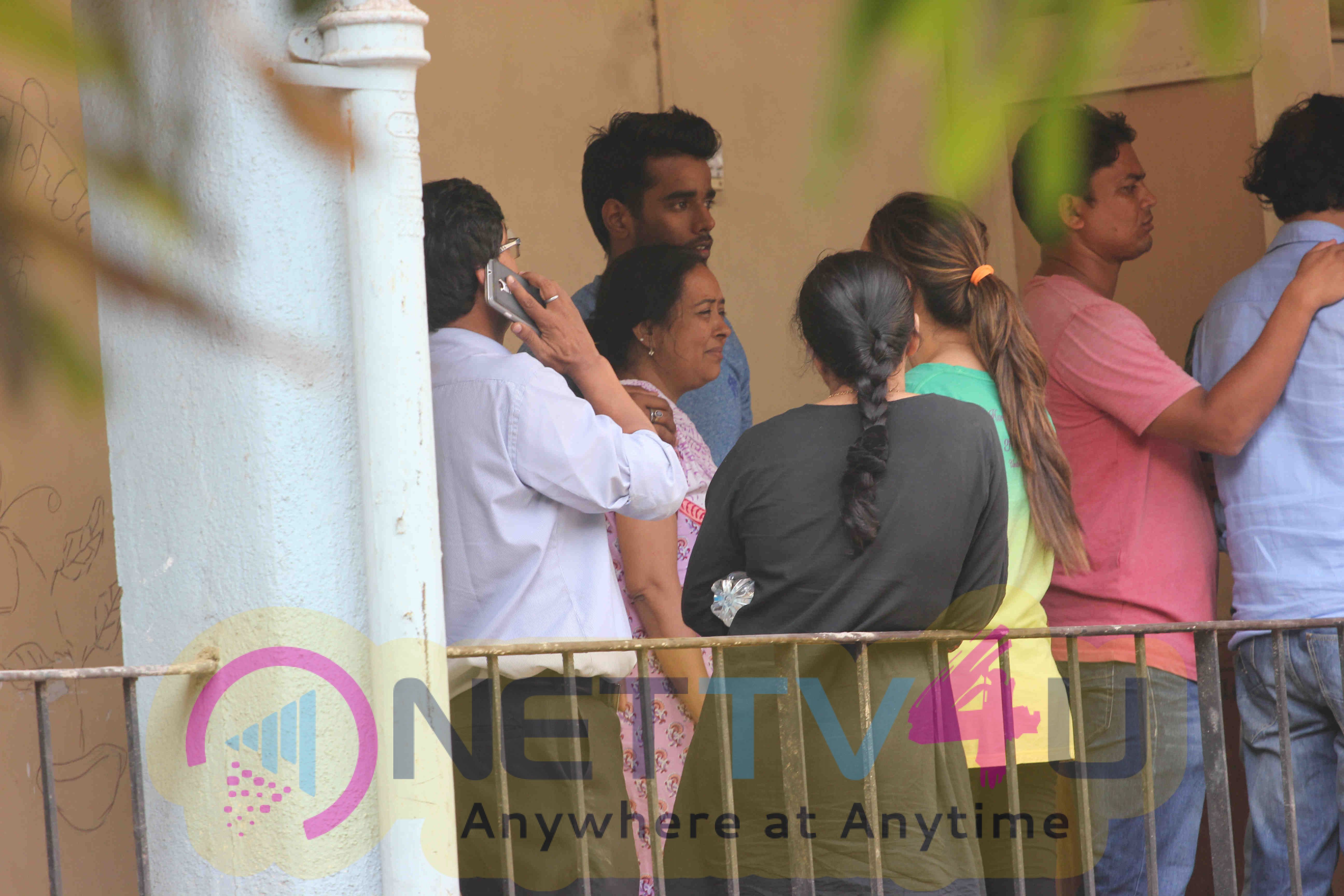 Parents And TV Celeb Friends Of Pratyusha Banerjee Pay Last Respects Images Hindi Gallery