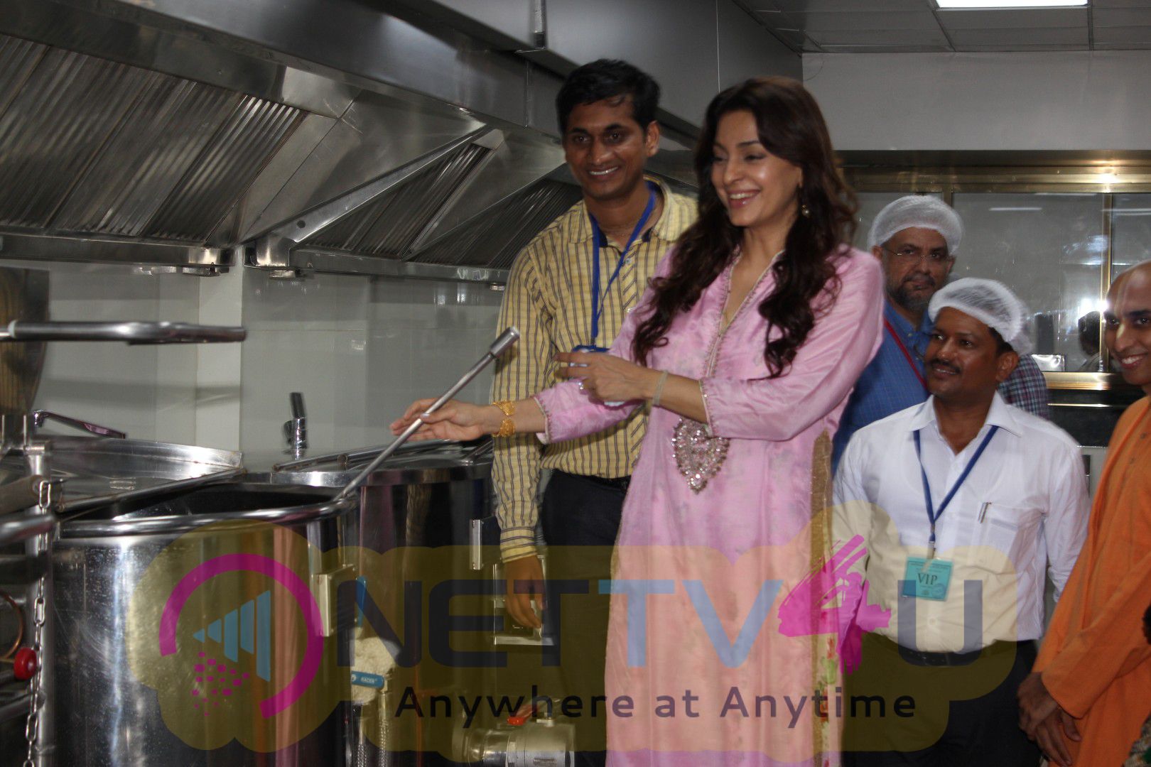 Photos Of Juhi Chawla & Devendra Fadnavis At Inauguration Ceremony Food Canteen In Cooper Hospital Hindi Gallery