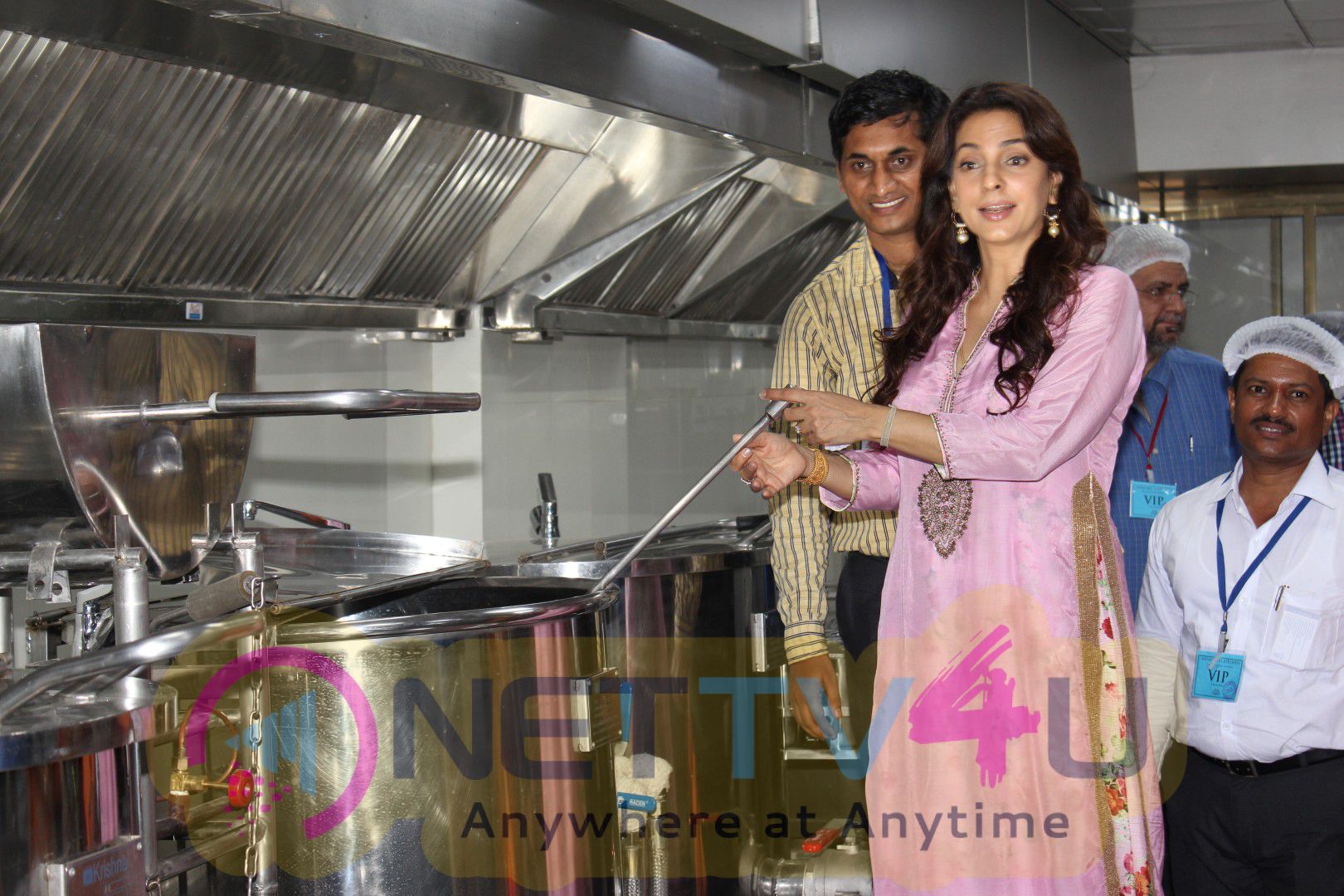 Photos Of Juhi Chawla & Devendra Fadnavis At Inauguration Ceremony Food Canteen In Cooper Hospital Hindi Gallery