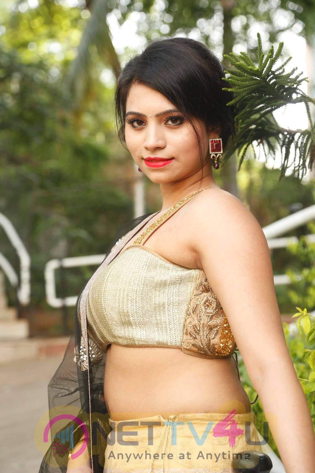pics of actress priyanka at national silk expo launch 1