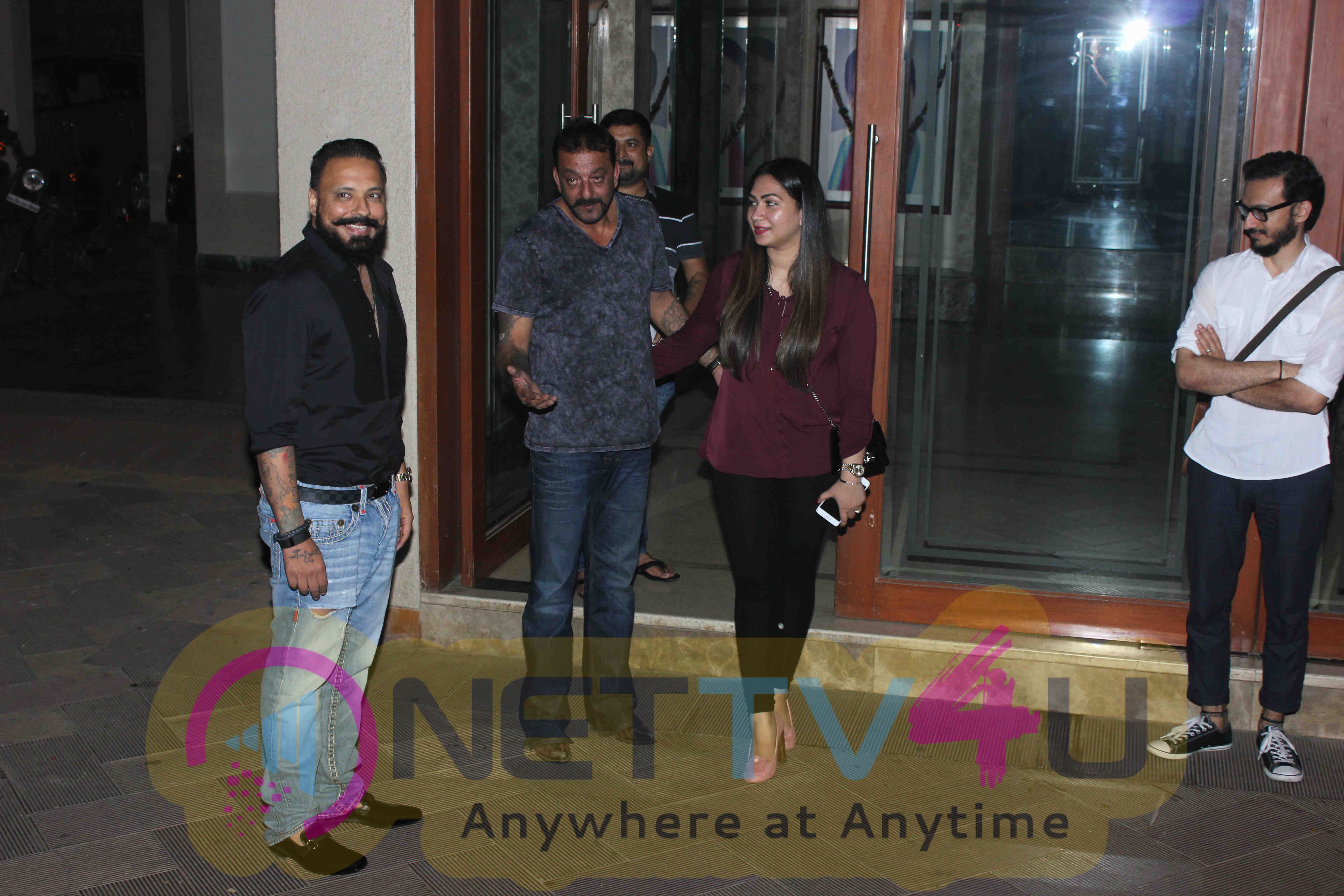 Pictures Of Bollywood Celebs Meet Sanjay Dutt At His Residence Hindi Gallery
