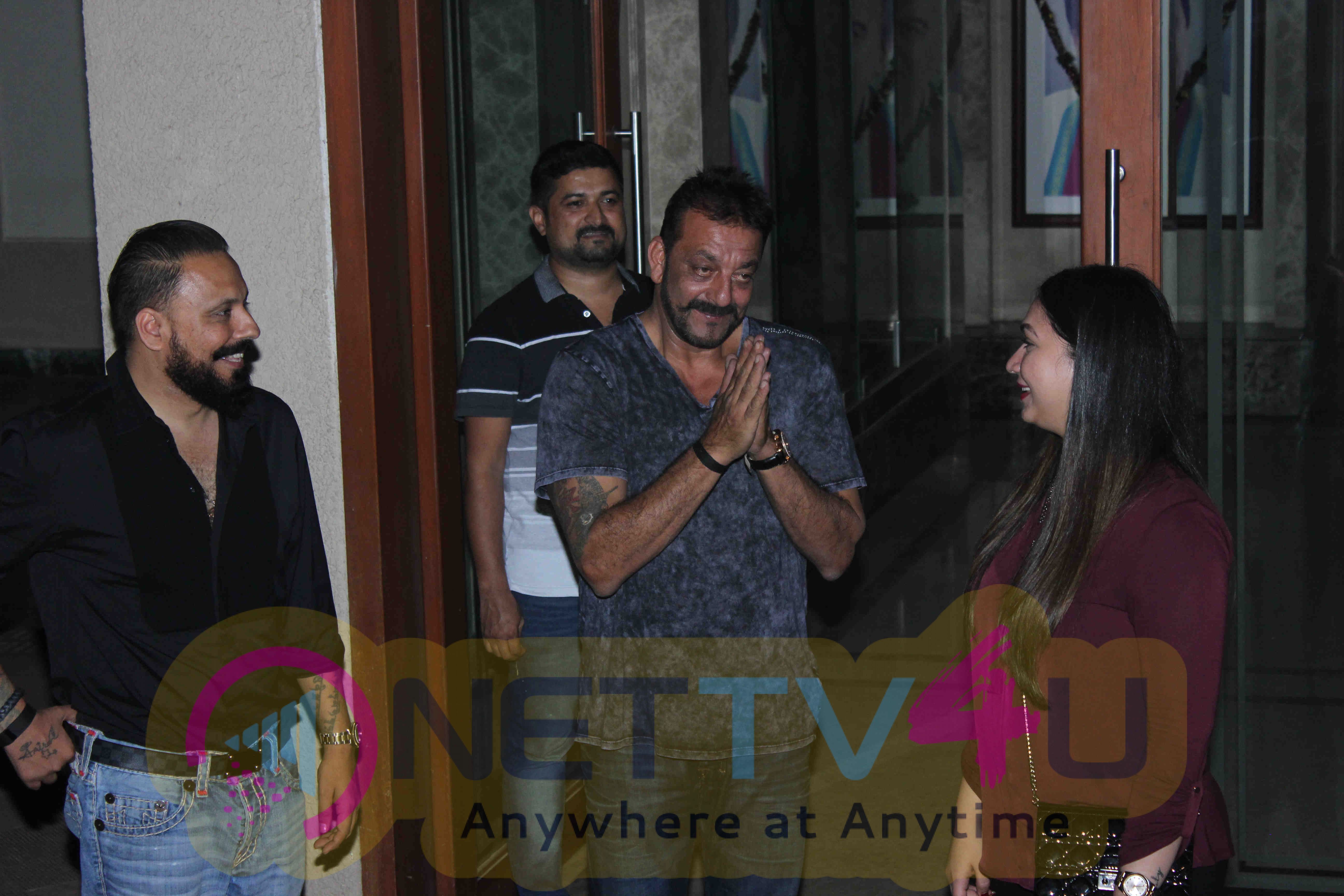 Pictures Of Bollywood Celebs Meet Sanjay Dutt At His Residence Hindi Gallery
