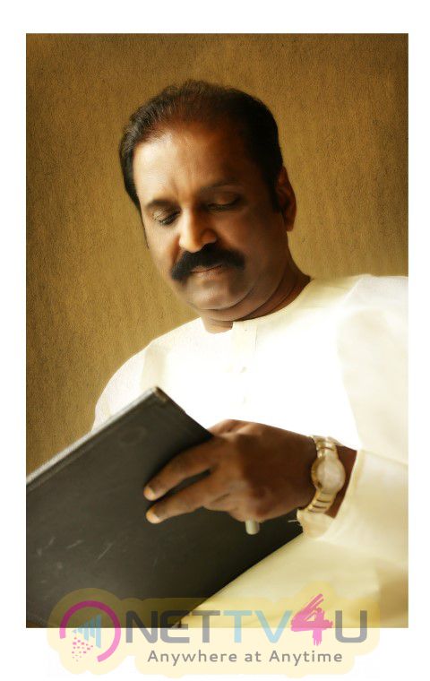 Press Release Of Kavingar Vairamuthu Latest Stills Tamil Gallery
