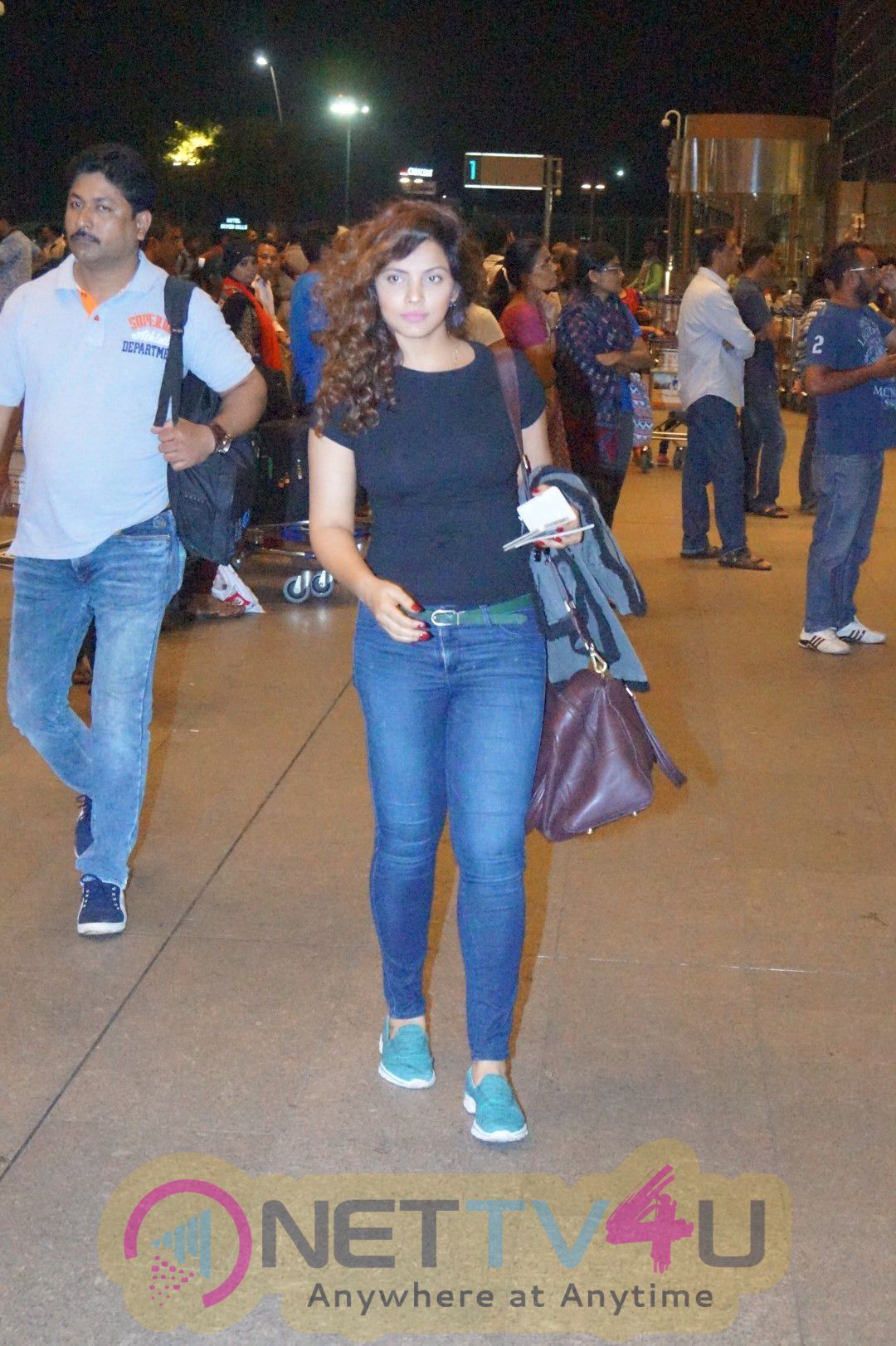 Richa Chadda, Arshad Warsi & Nimrat Kaur Spotted At Airport Dazzling Photos Hindi Gallery