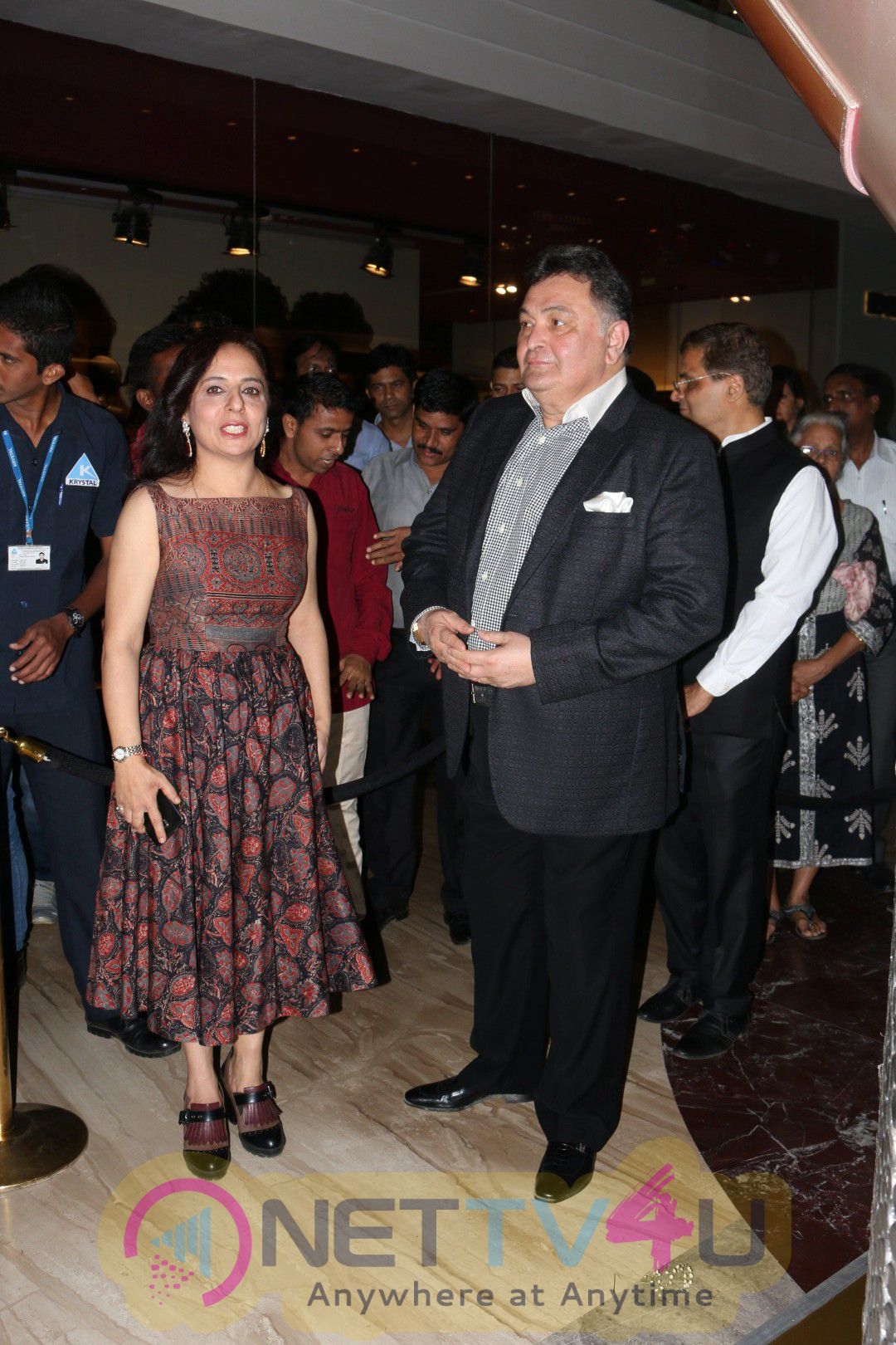 Rishi Kapoor Visits Art Display At Palladium Photos Hindi Gallery