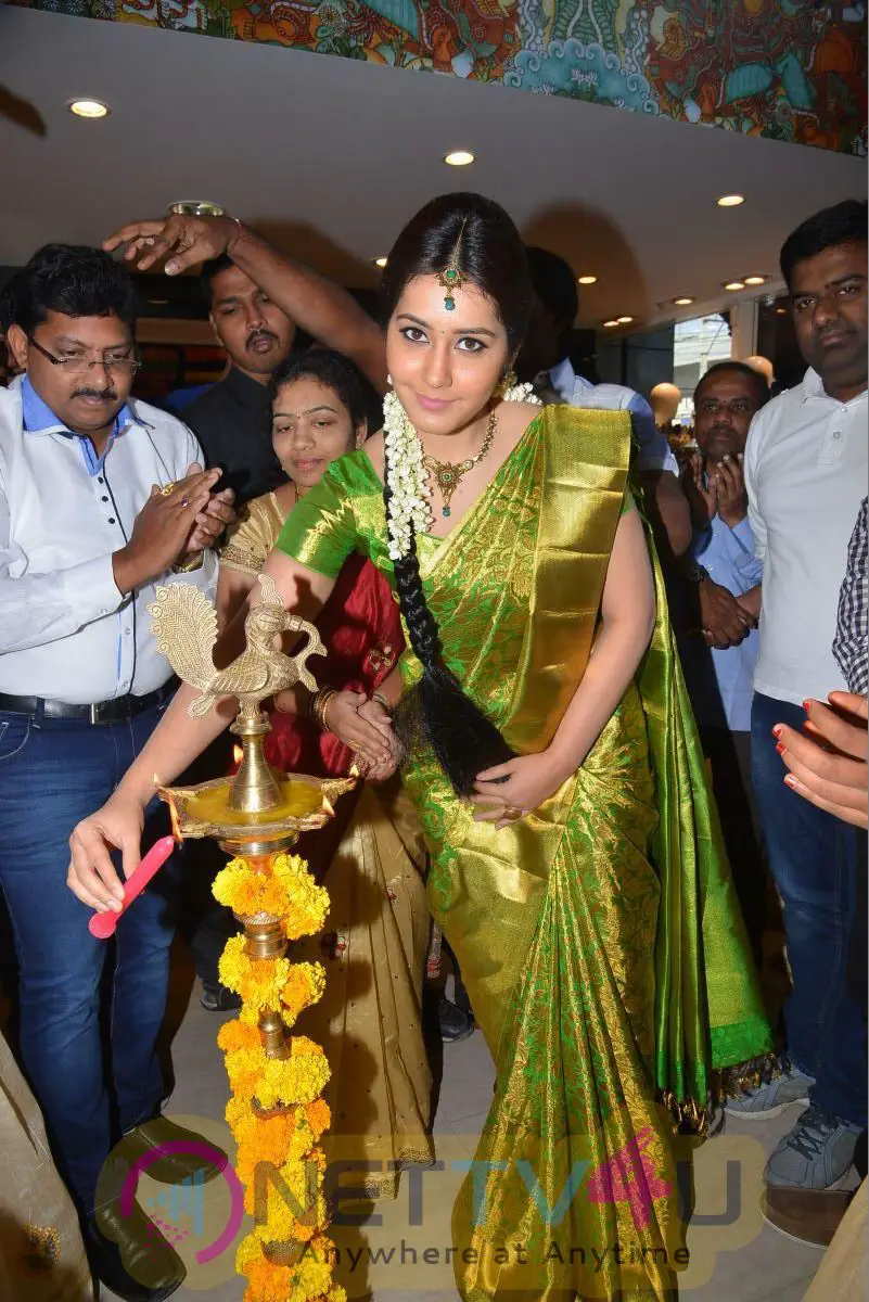rashi khanna launches kanchipuram silks showroom stills 1