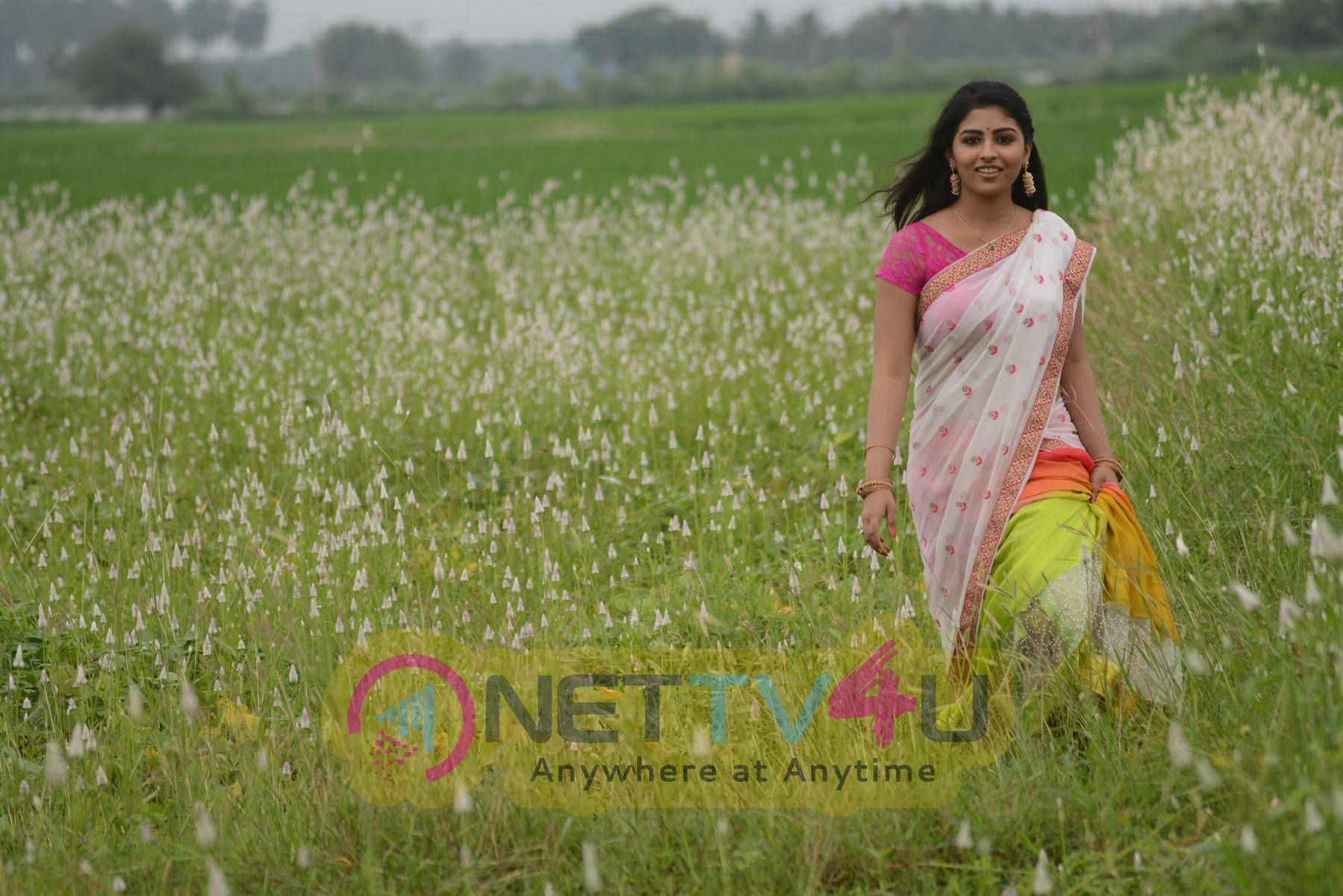 recent images of actress kruthika jayakumar from ee peddollunnare movie 17