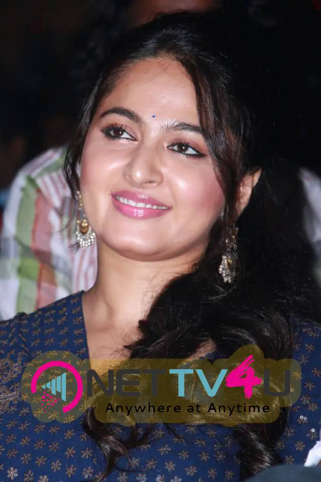 recent photos of actress anushka shetty at baahubali tamil trailer launch 1